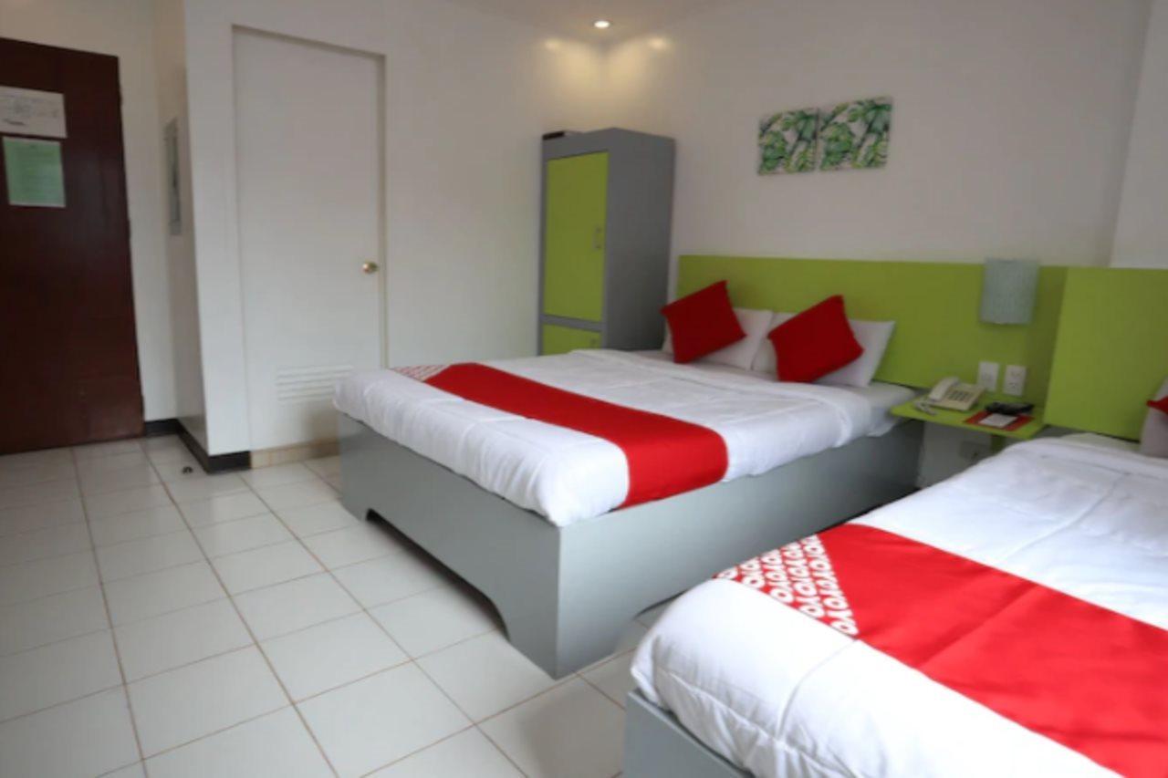 Oyo 210 Apple Tree Suites Cebu Extérieur photo